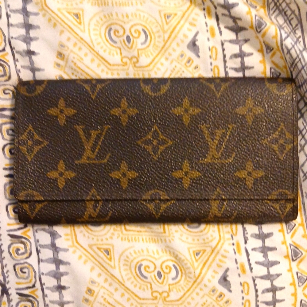 Authentic!!!! LOUIS VUITTON LONG WALLET